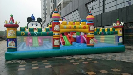 北京德心樂(lè)氣模玩具